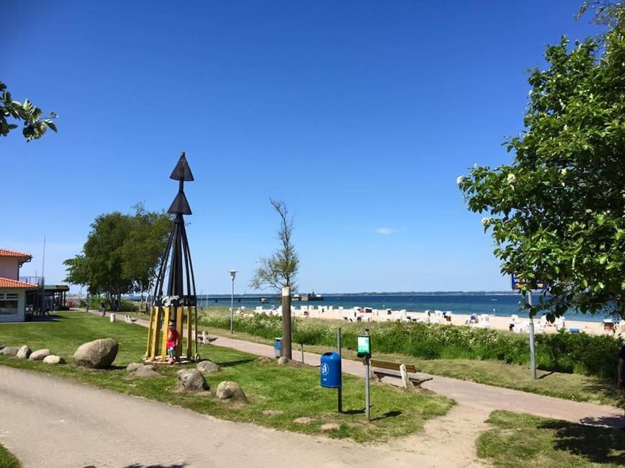 Neue Ferienwohnung Kuestennaehe Mit Terrasse 3Km Zum Strand Osdorf Esterno foto